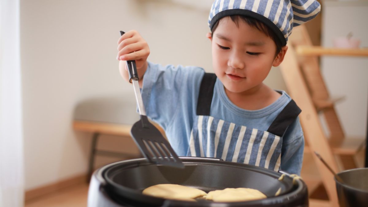 Why You Can’t Flip a Pancake Perfectly and What Physics Says About It