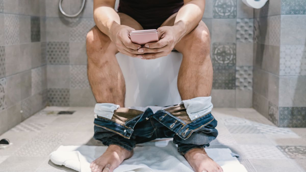 Why You Should Never Use Your Phone on the Toilet