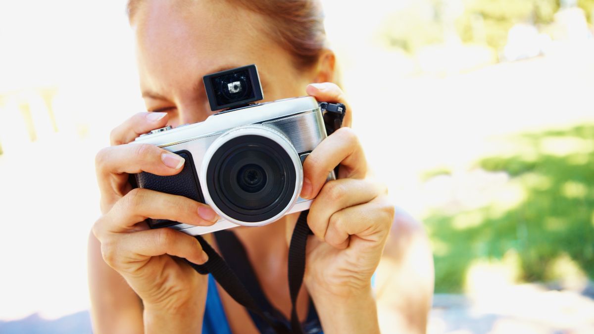 30 Ways to Look More Photogenic in Pictures