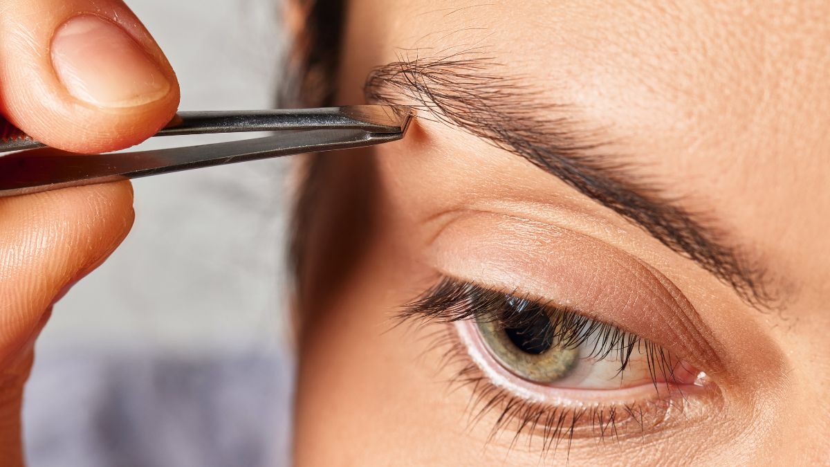 Astonishing Simulation Shows What Happens When You Pluck a Hair From Your Skin