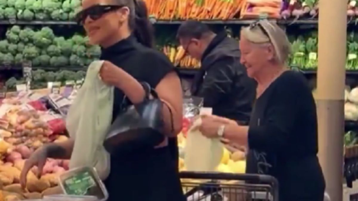 Woman Mistakenly Took Someone Else’s Shopping Cart in the Store and Realized Whose It Was