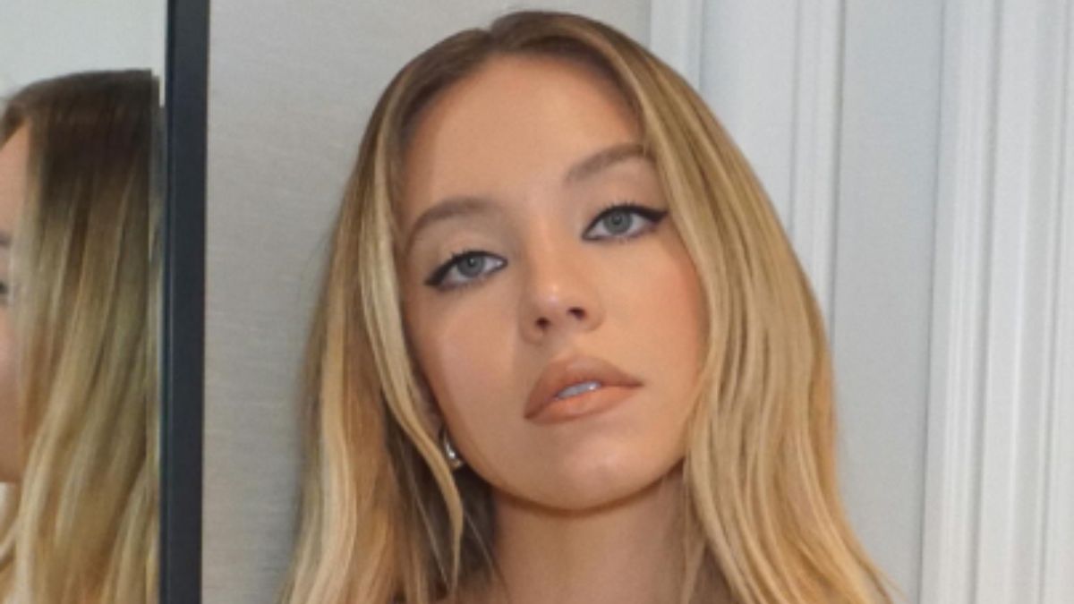 Sydney Sweeney’s Plunging Black Top Is the Ultimate Must-Try Throwback Look