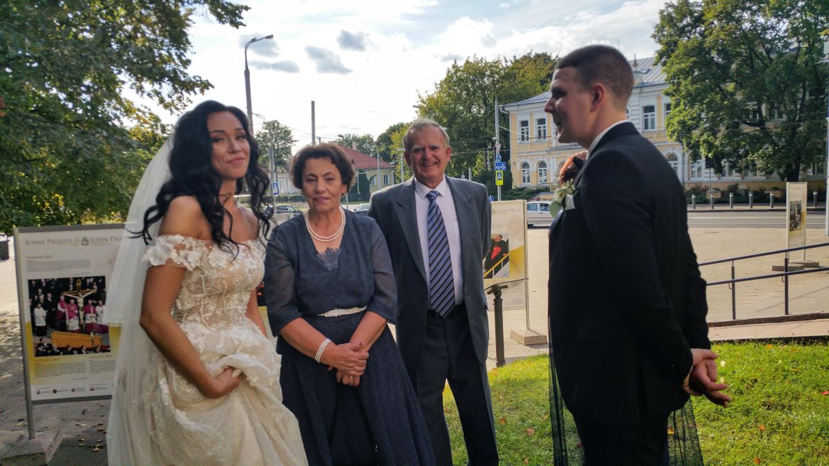 35 Things You Should Never Do at a Wedding (Unless You’re the Bride)