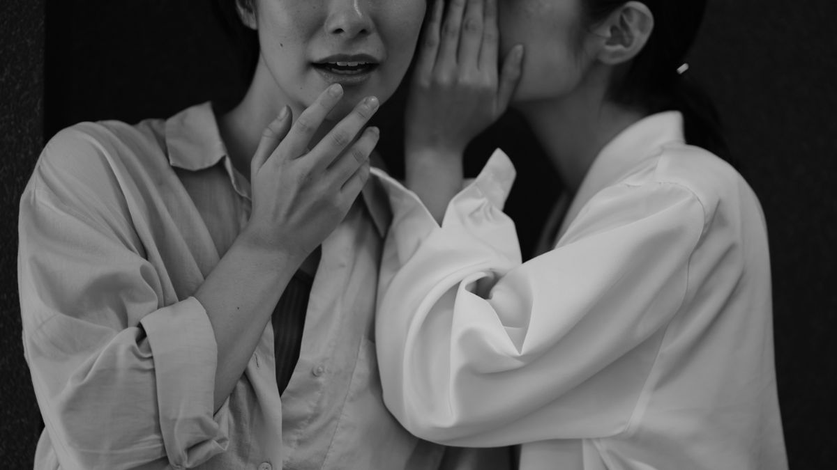 35 Rude Habits People Think Are “Classy” But Actually Aren’t