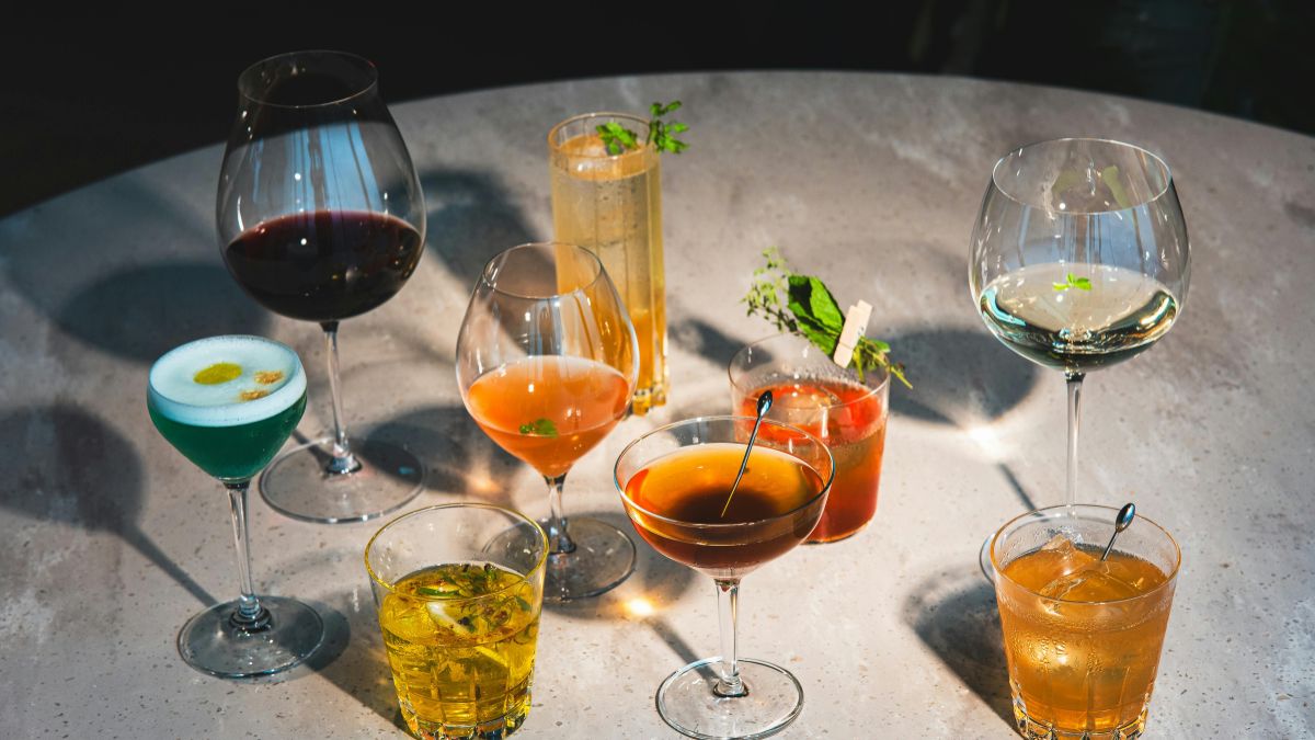 Have You Noticed That Most Cafes Have Round Tables This Is The Reason