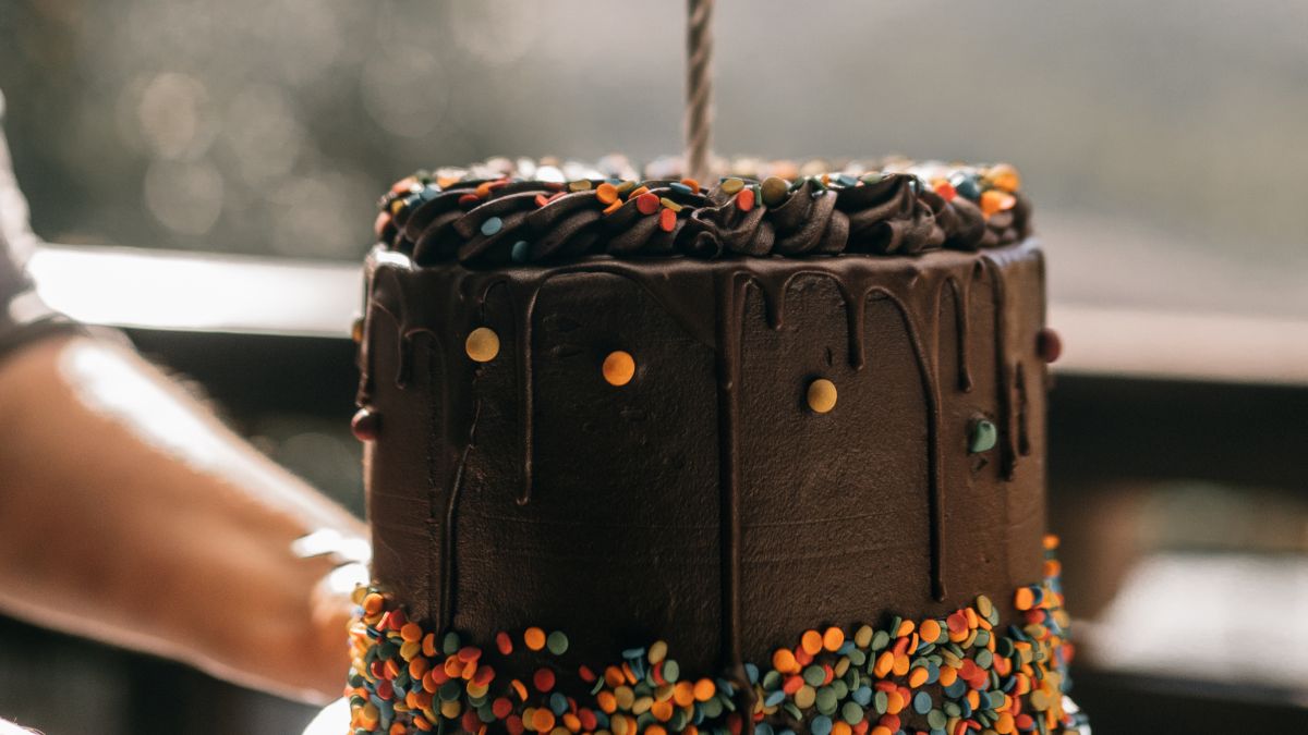 Man Buys His Wife a Cake, Her “Toxic” Reaction Surprised Everyone