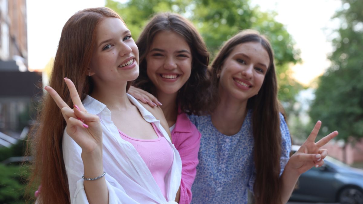 Your Zodiac Sign Reveals the Kind of Friend You Are the One Who Saves the Group or Sparks Chaos