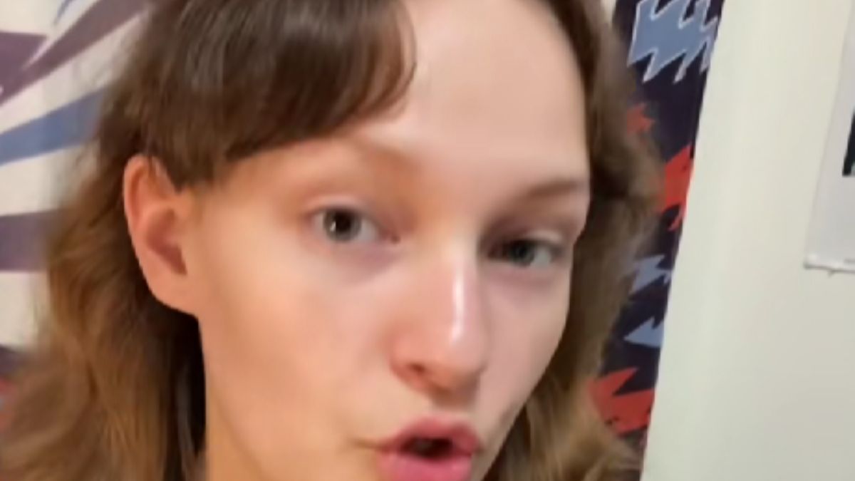 Gen Z Woman Calls Out Her Generation: “What’s Happening? Everyone Is Stiff and Closed Off”