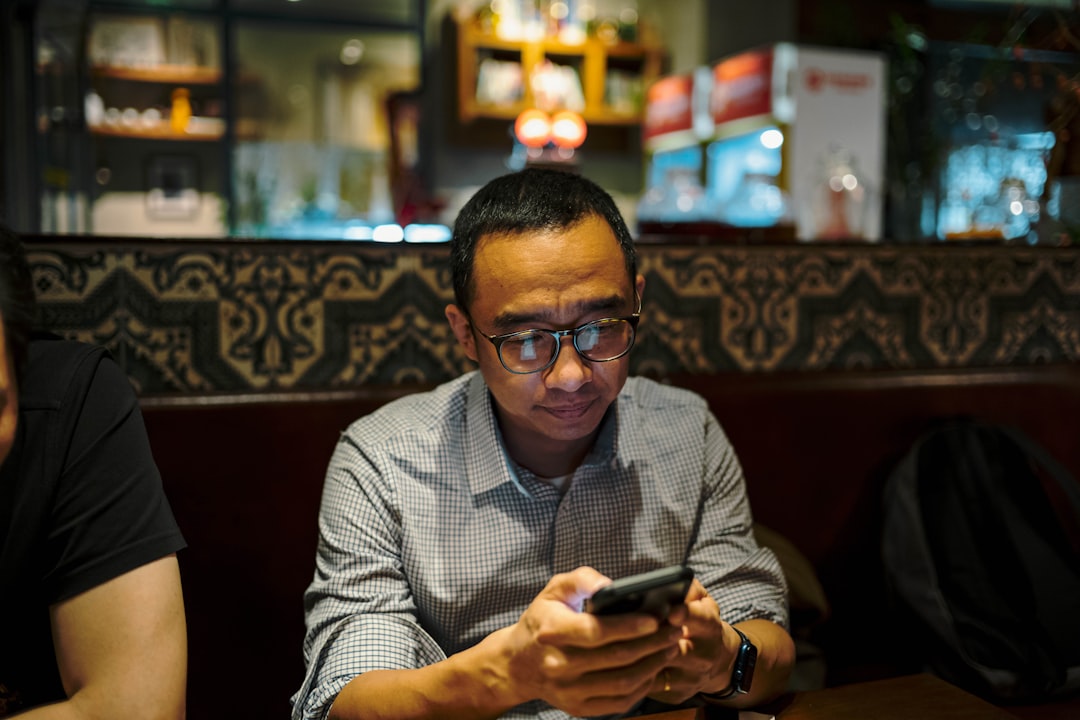 Couple Comparison Social Media Dissatisfaction