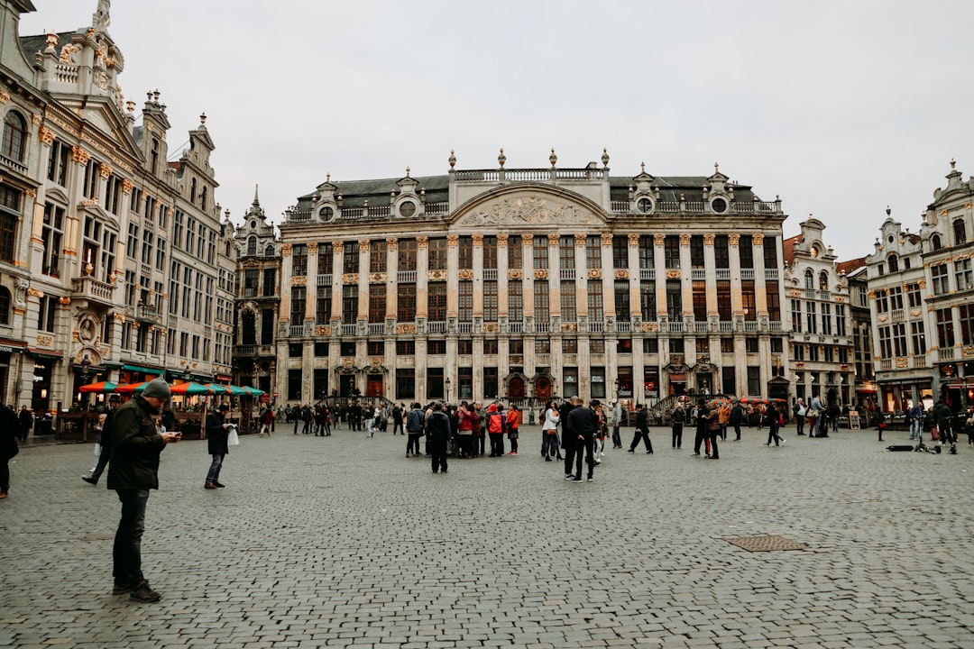 Manneken Pis Statue Brussels Crowded Tourist Attraction