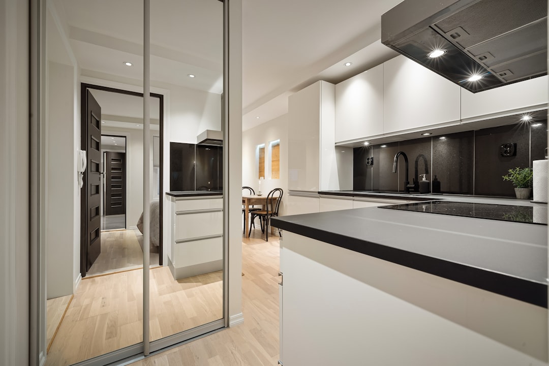 Full-height Kitchen Backsplashes Modern Design