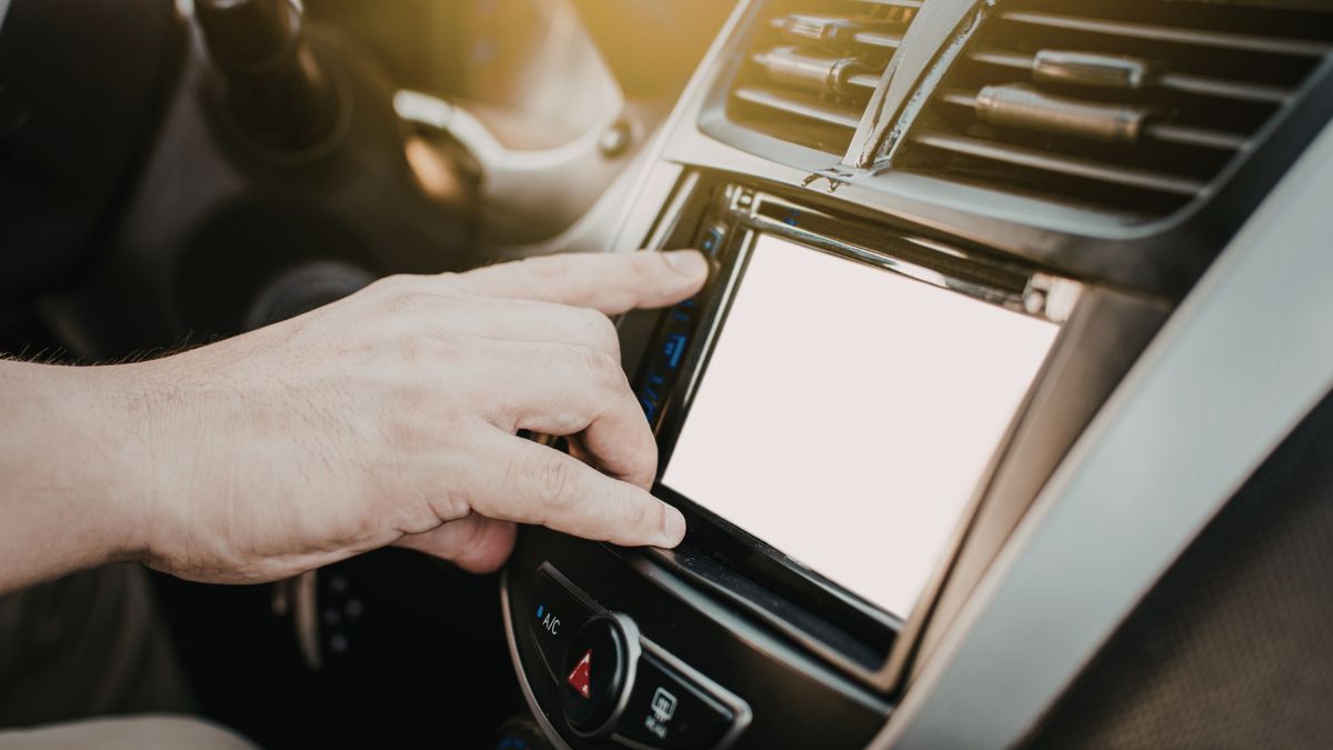 China Does What Many Drivers Want by Eliminating Screens Without Buttons