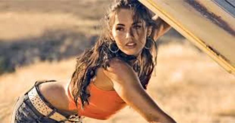 Megan Fox’s Peak-Prime Statement Look Is the Ultimate Head-Turning Style Moment