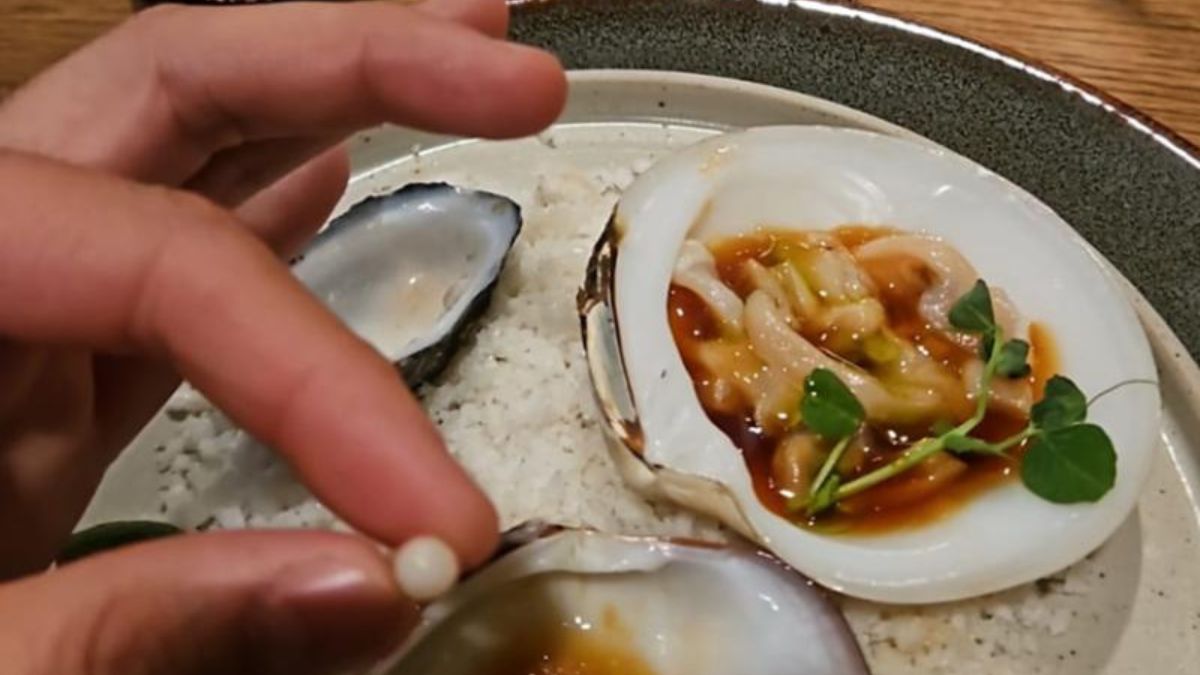 Diner in Mexico Stunned by Rare Pearl Discovery in Restaurant Clam