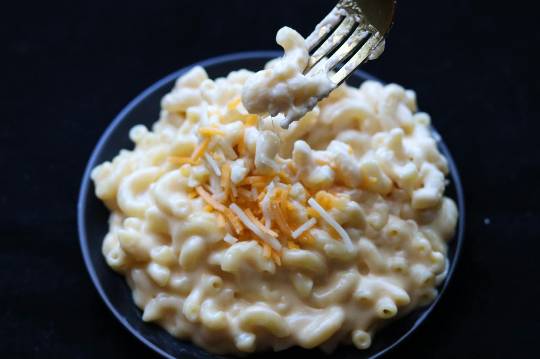 Vegan Mac And Cheese With Creamy Sauce And Breadcrumbs