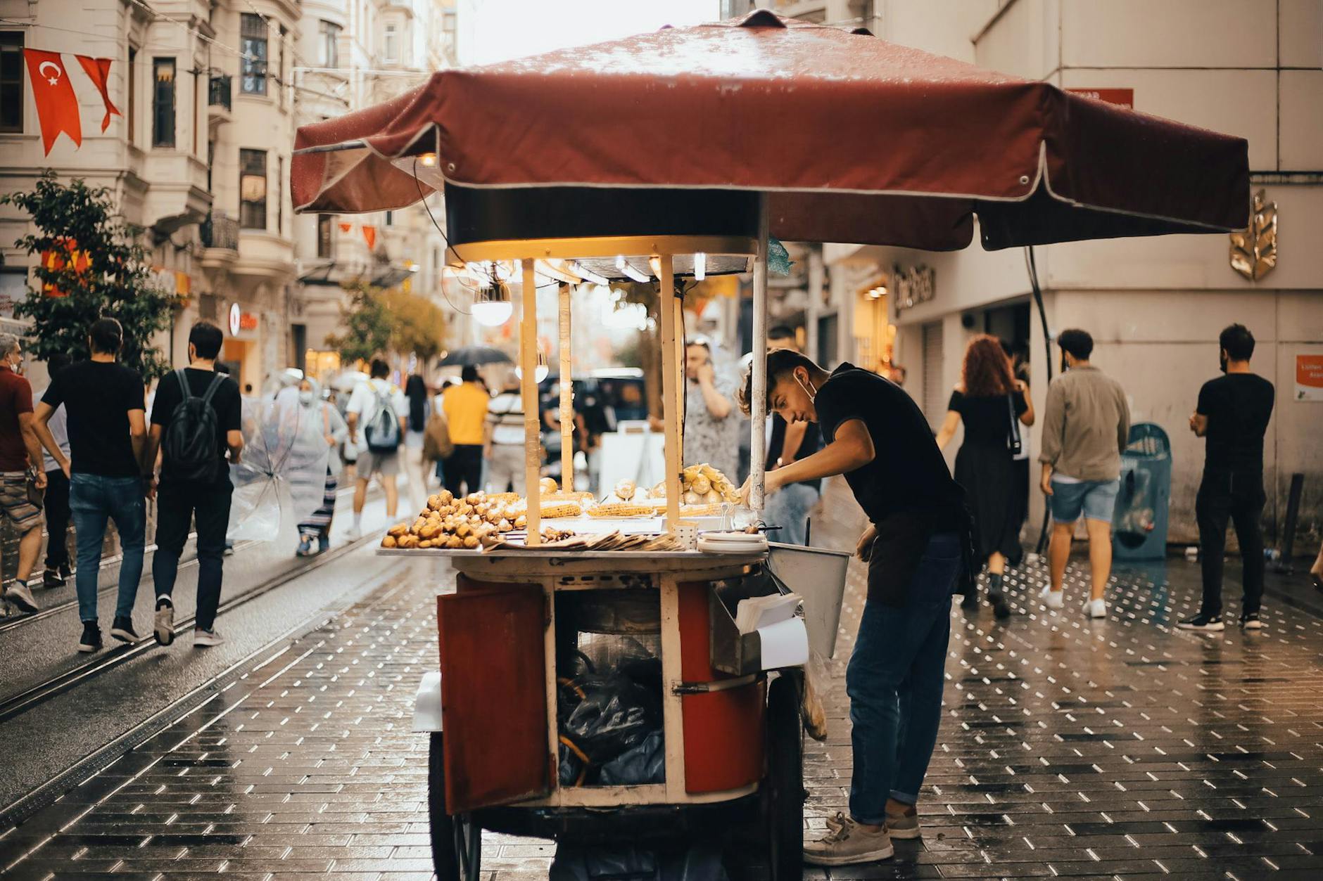 Tourist Scams Street Vendor Europe