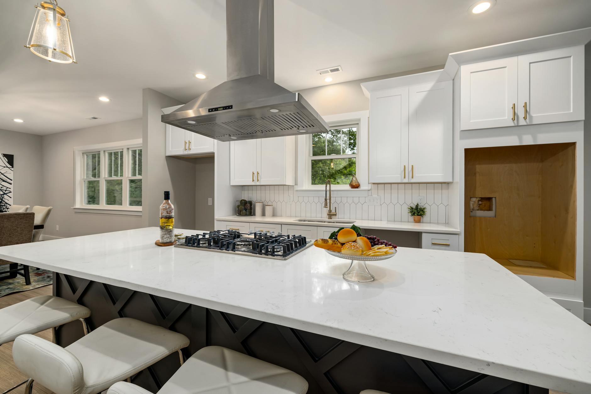 Modern Kitchen With Streamlined Range Hood Design