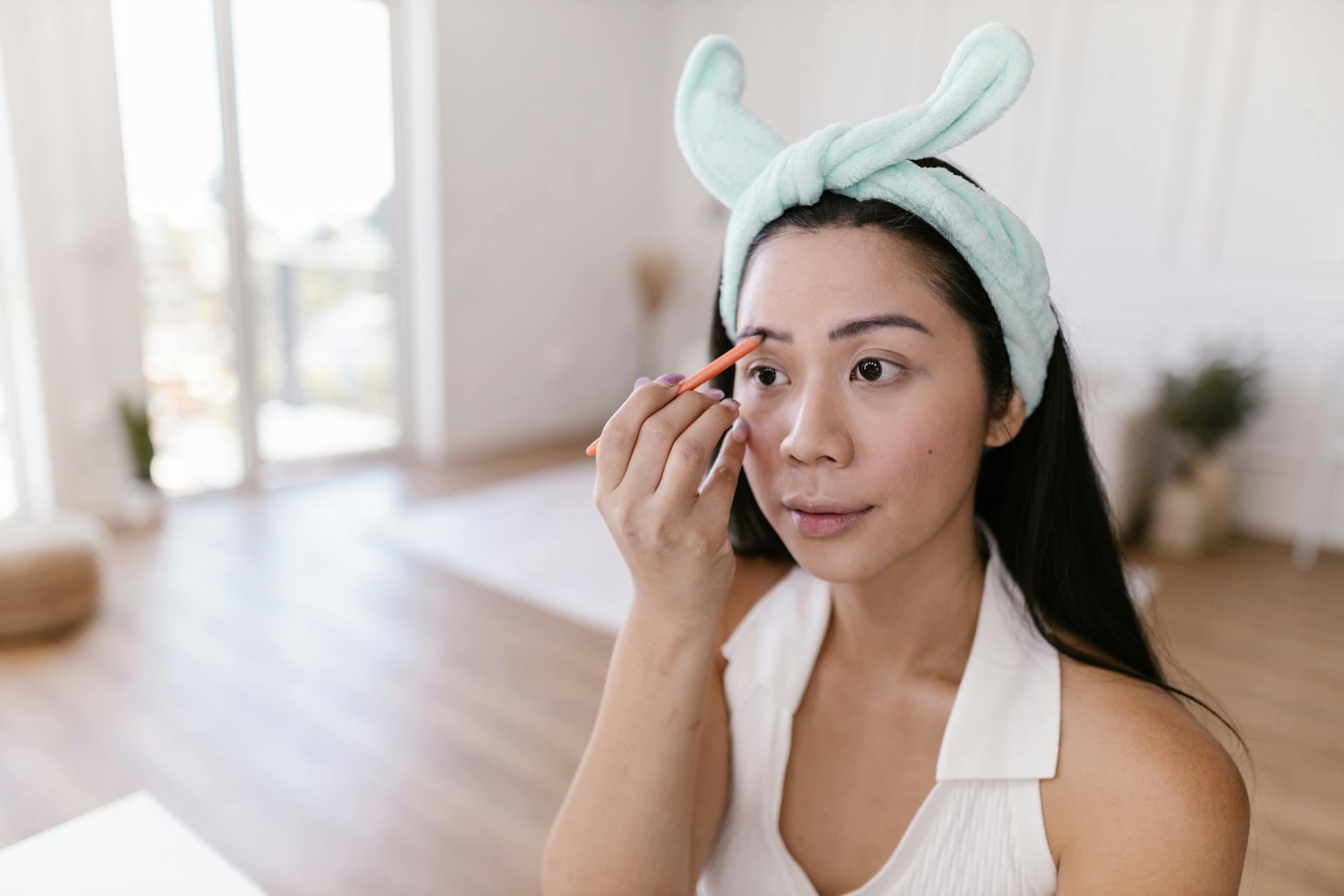 Eyebrow Trimming Beauty Tips