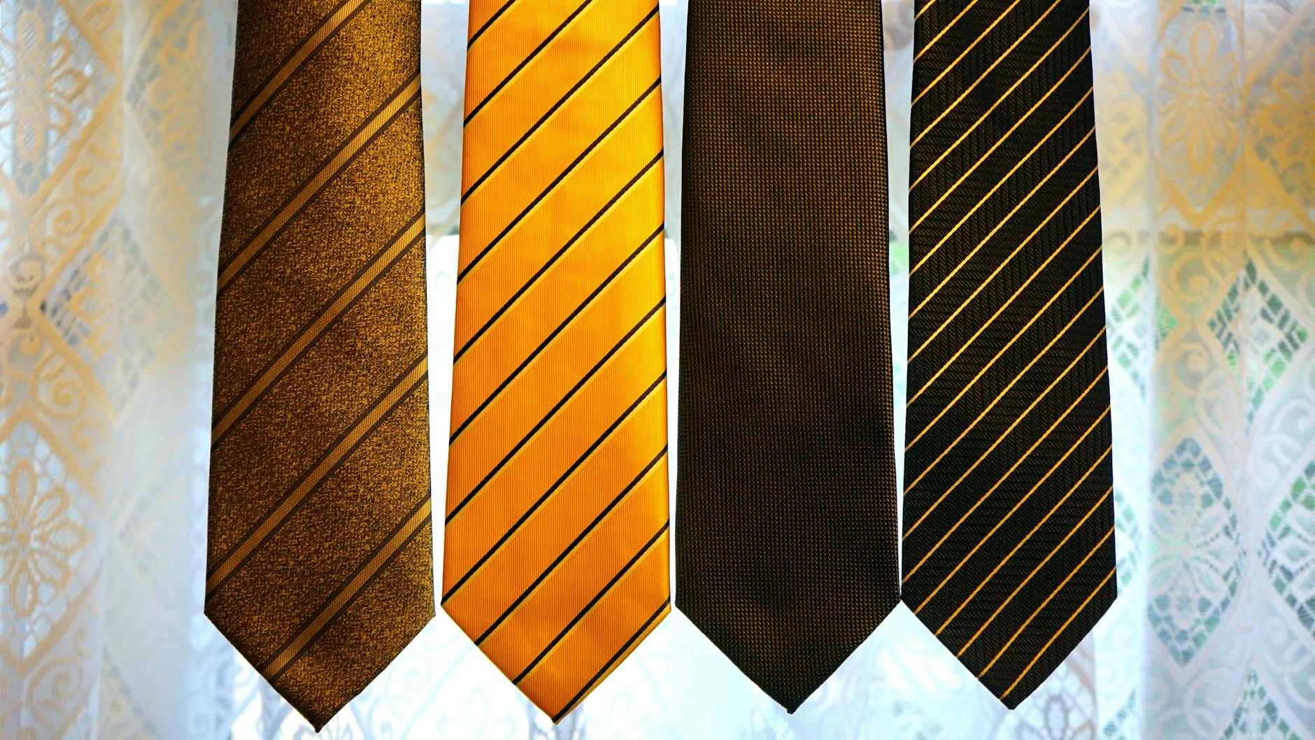 Men Wearing Clip-on Ties Vs Hand-tied Ties Fashion