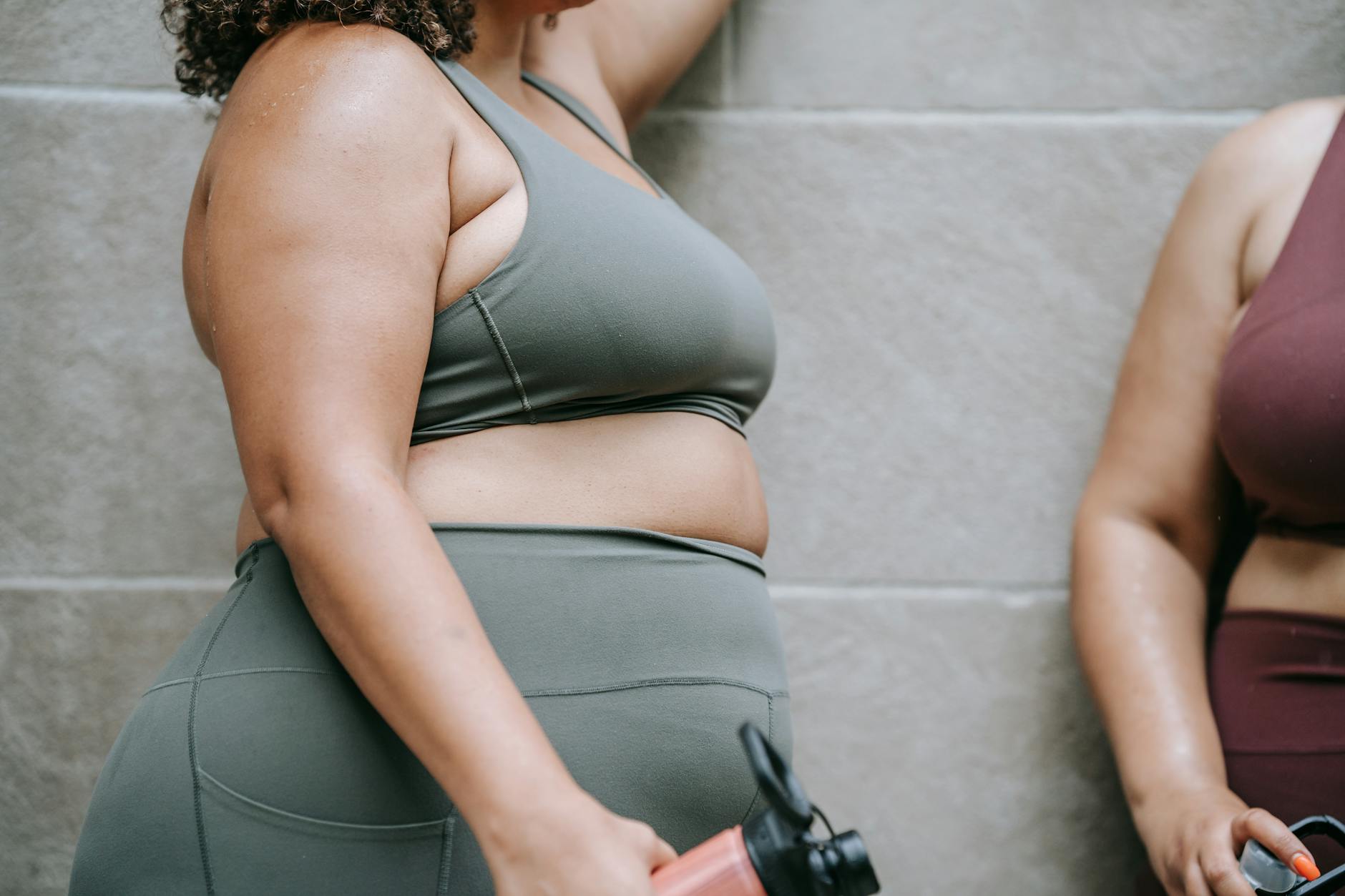 Plus-size Activewear Leggings Sports Bras Moisture-wicking Fabrics Bright Colors Patterns