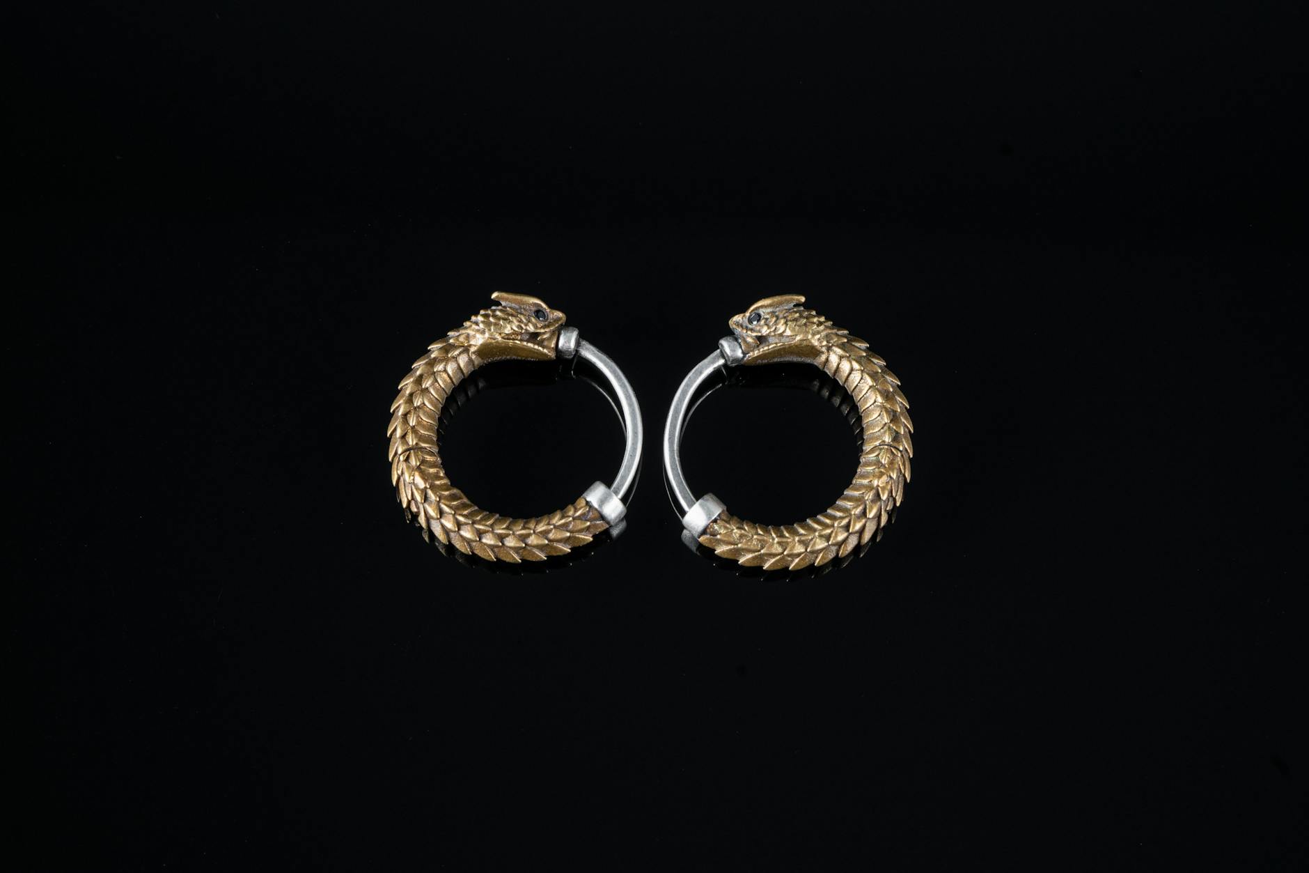 Small hoops earrings