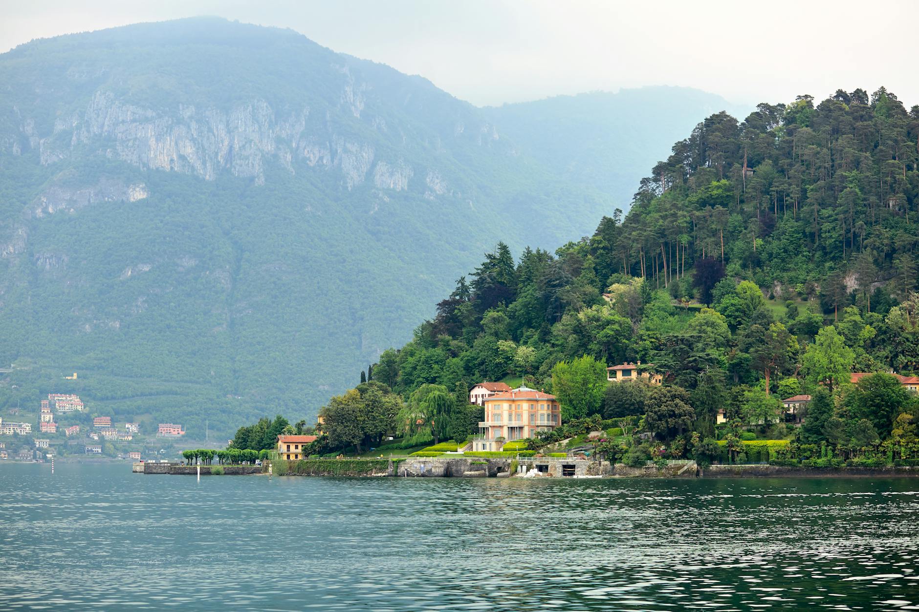 Lake Como Italy Serene Waterfront Retreat Historic Villas Boat Rides Emotional Reflection