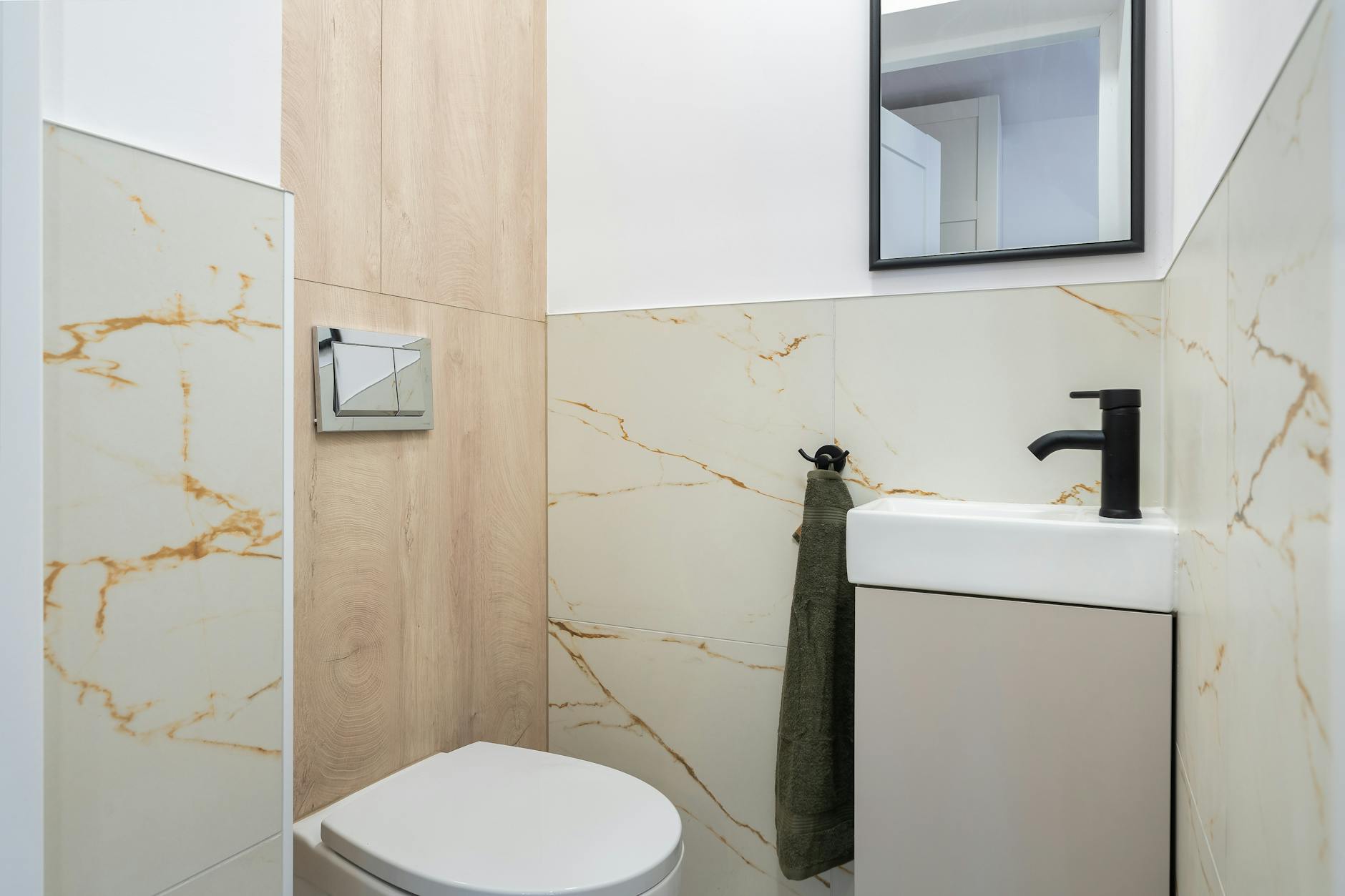 Hidden Tank Toilet Small Bathroom