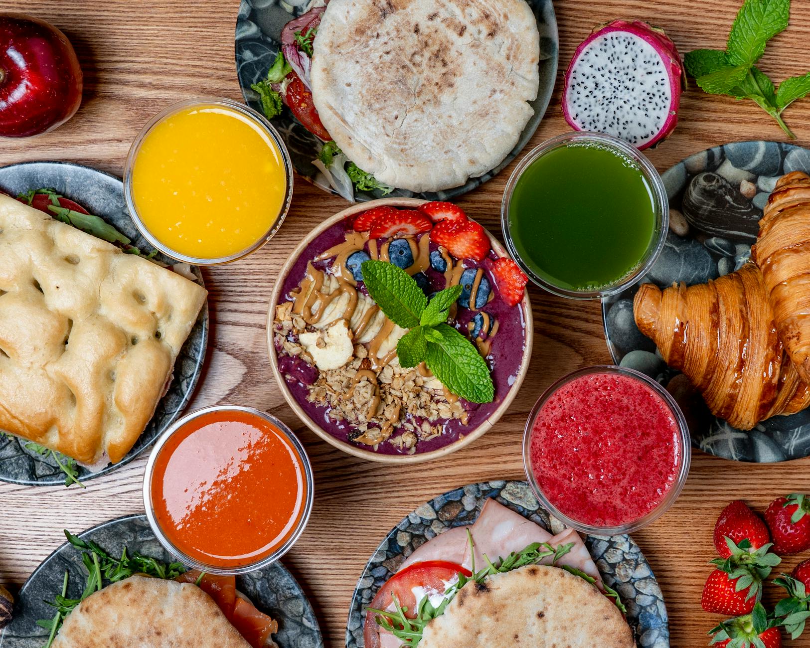 Dragon Fruit Berry Smoothie