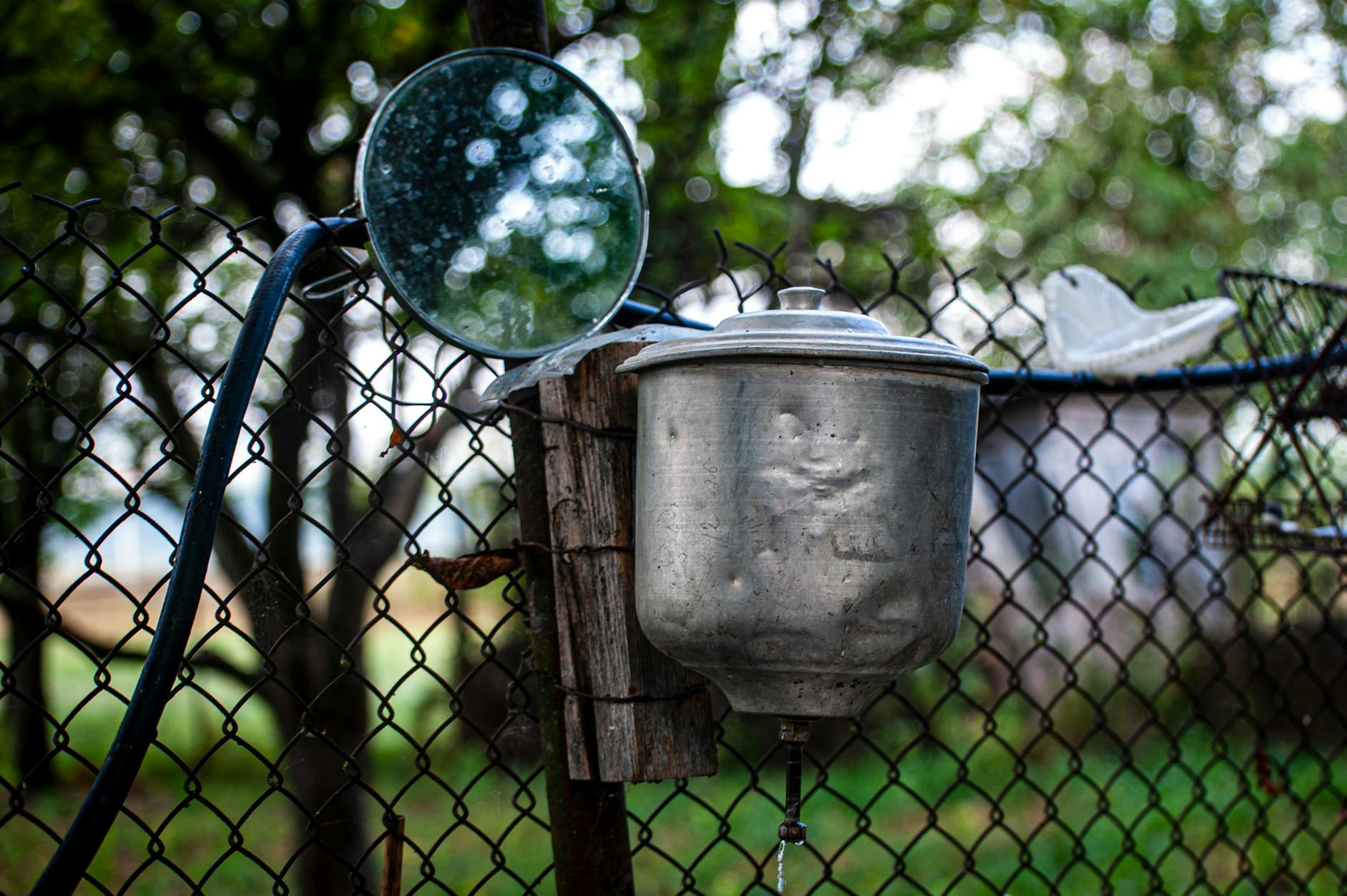 DIY Garden Mirrors Fence Wall Decor