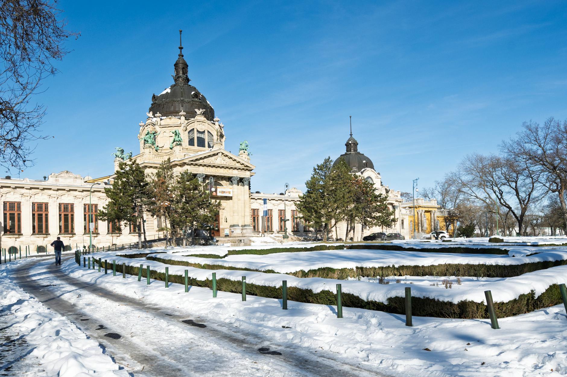 Budapest Thermal Baths Ornate Architecture Danube River
