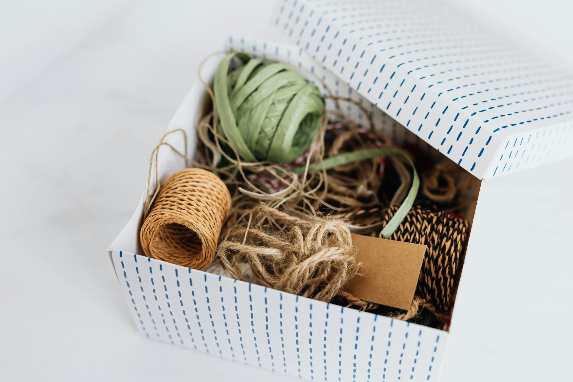 DIY Rope Wrapped Baskets Home Decor
