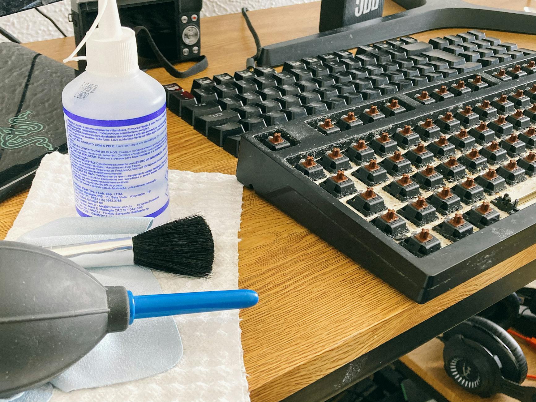 Cleaning Computer Keyboard Daily