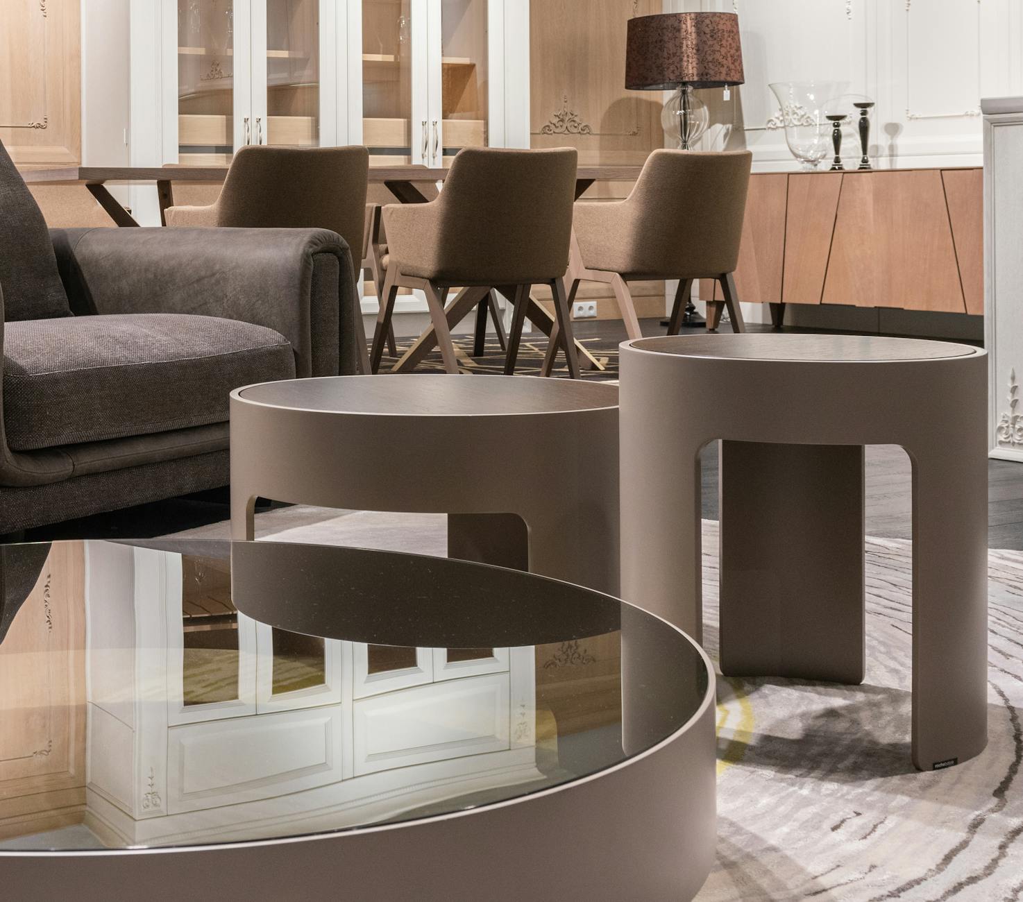 Round Coffee Tables Circular Rugs Small Apartments Living Room
