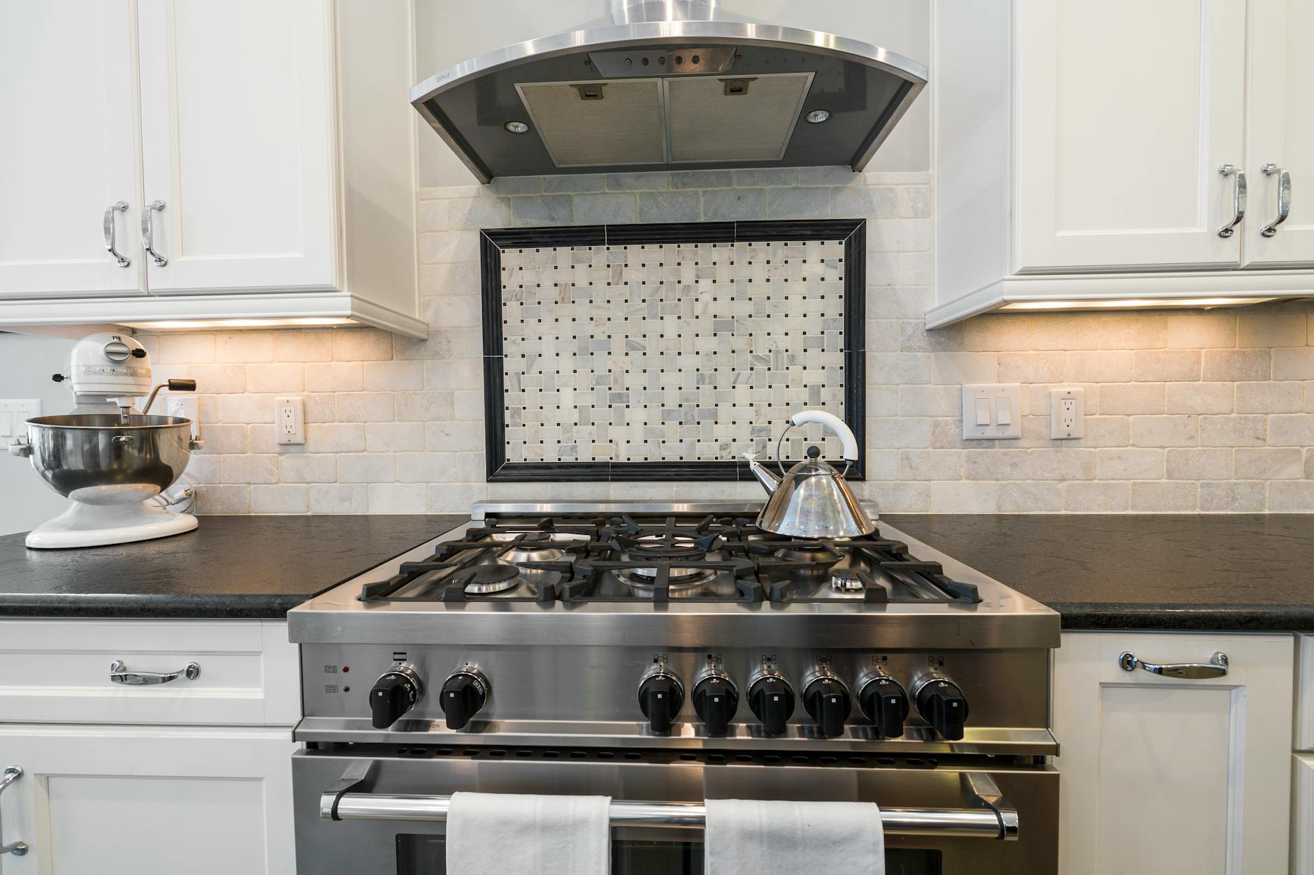 Modern Kitchen Backsplash Design