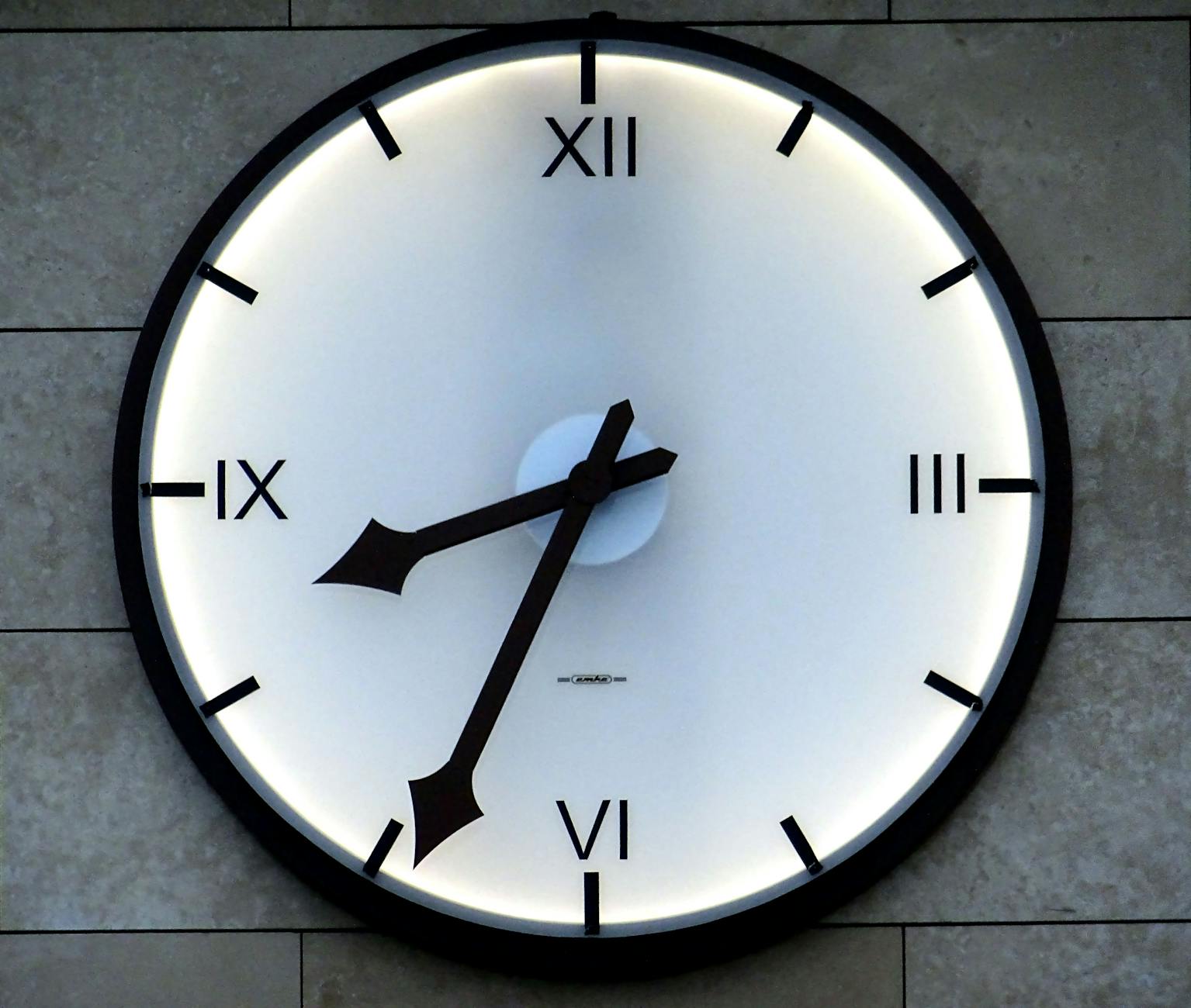 Round Wall Clocks