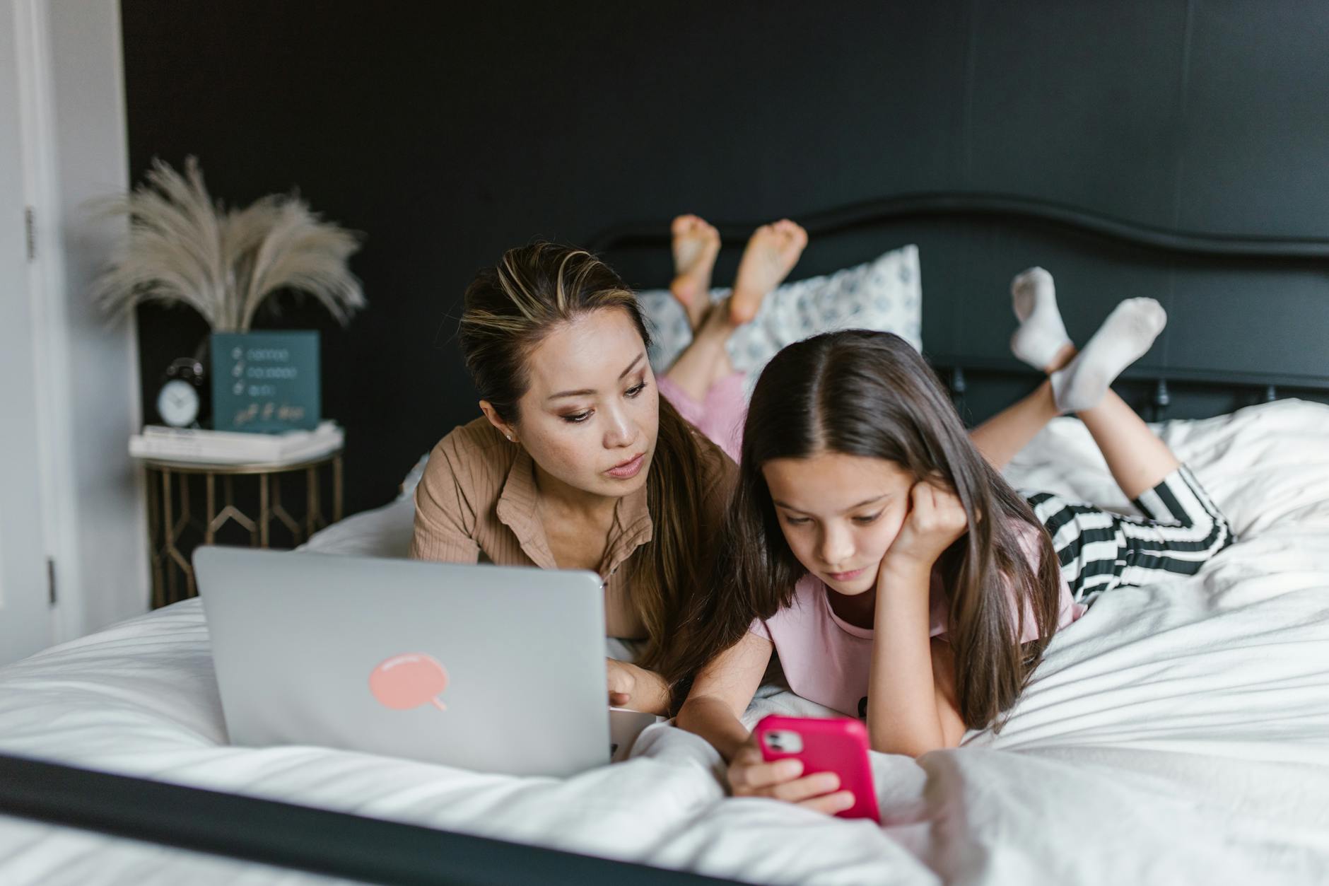 Phubbing During Conversations Smartphone Distraction Relationships