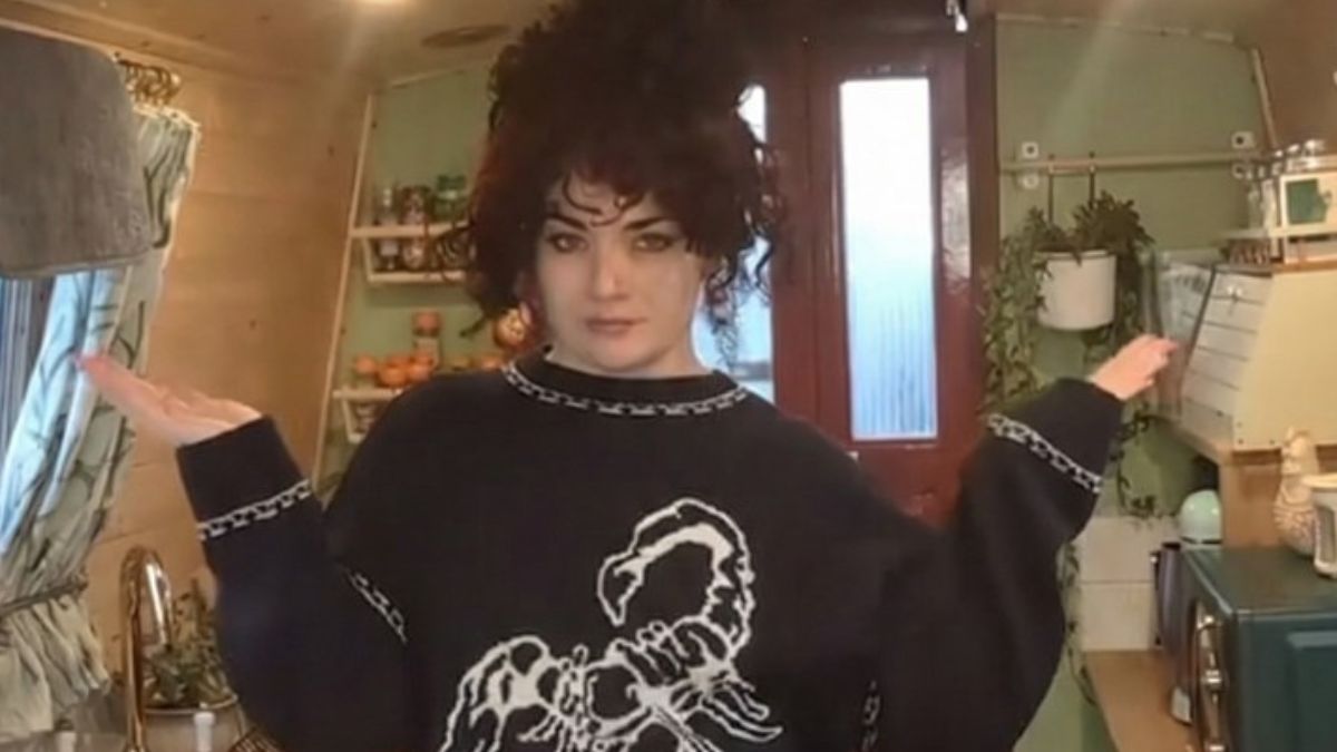 She Bought an Old Boat Instead of an Apartment: “Best Decision Ever”