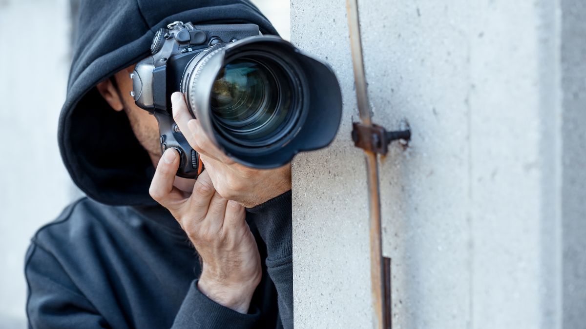 This Story That Has Chilled Many Has a Woman Suspecting Her Neighbor Is Stalking Her Because of One Creepy Habit