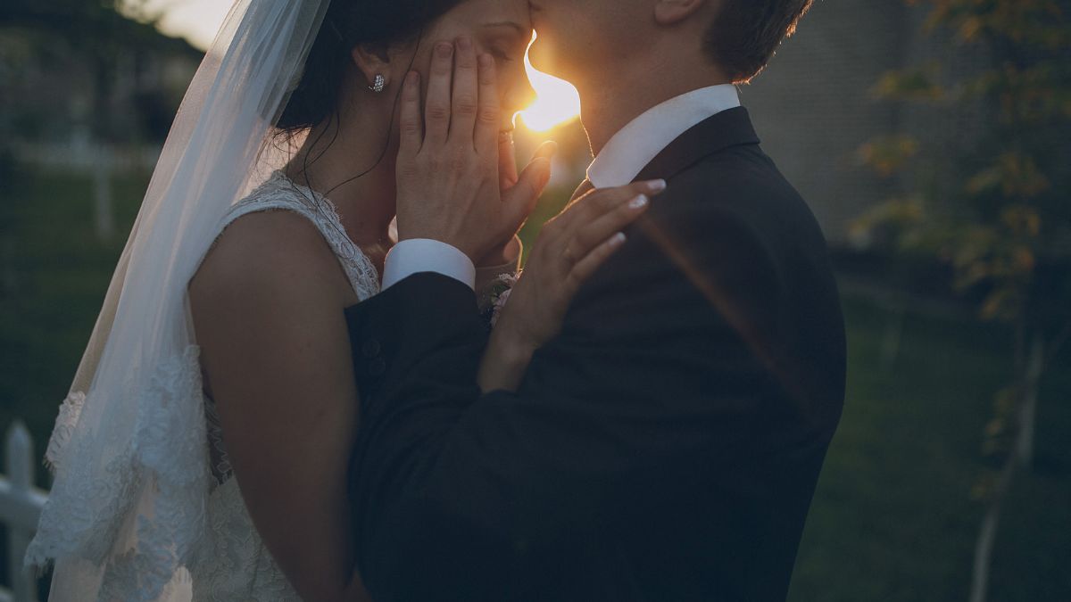 You Should Avoid These Gifts and Customs on Your Wedding Day to Prevent Bad Luck in Your Marriage