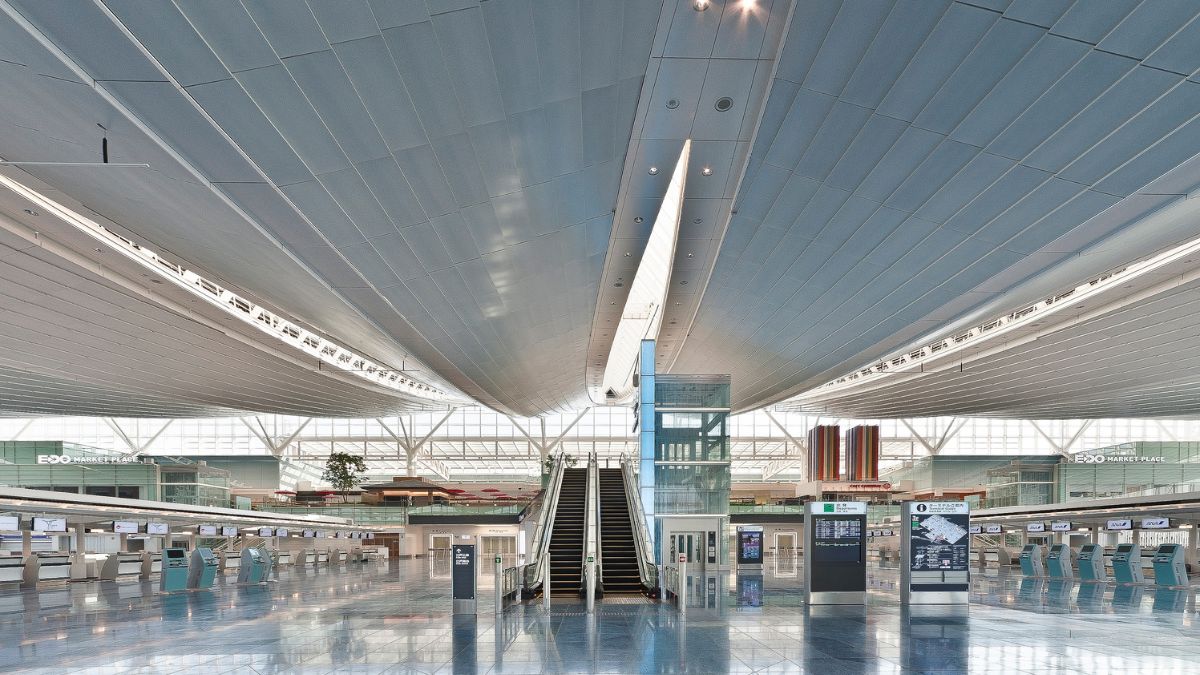 30 Things You Should Never Buy at an Airport (Even in an Emergency)