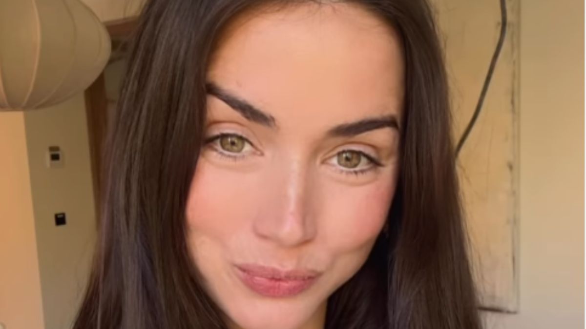 Ana de Armas’s Black Tights Are the Timeless Off-Duty Staple to Copy