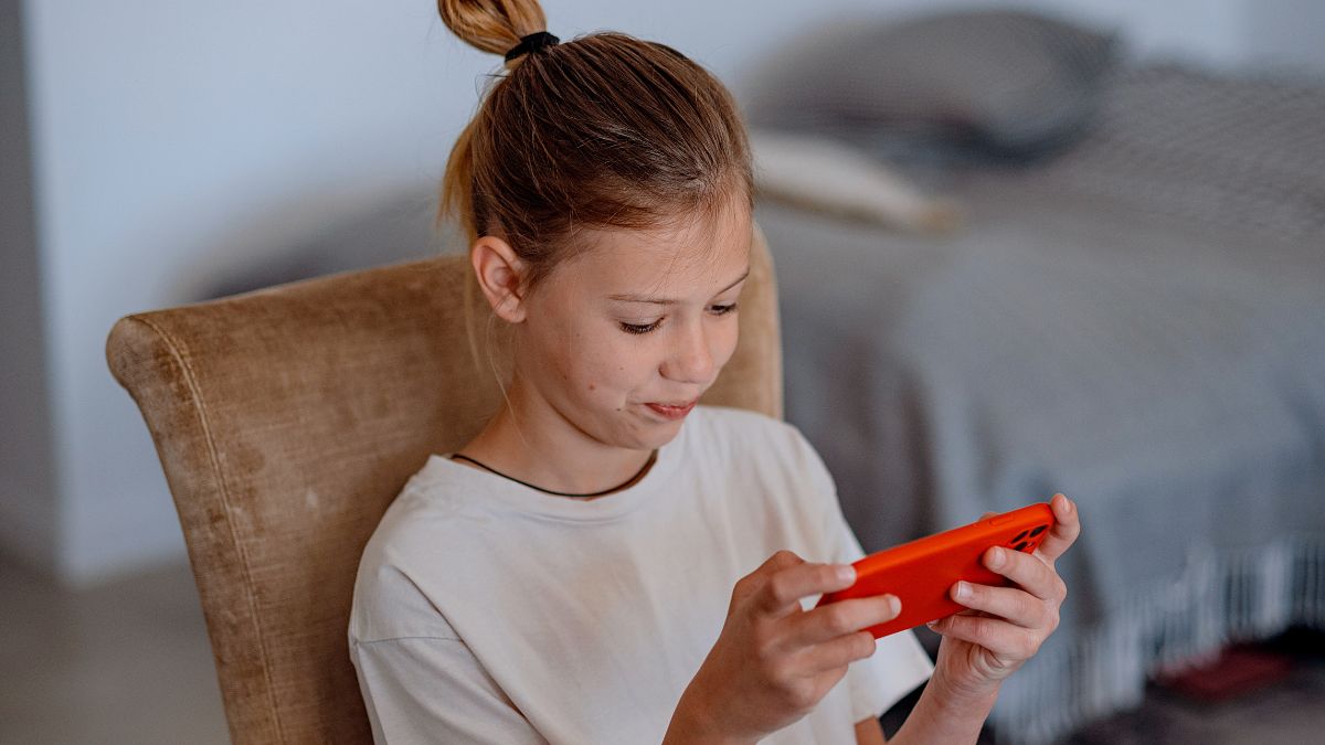 Signs Your Child Is Ready for a Smartphone