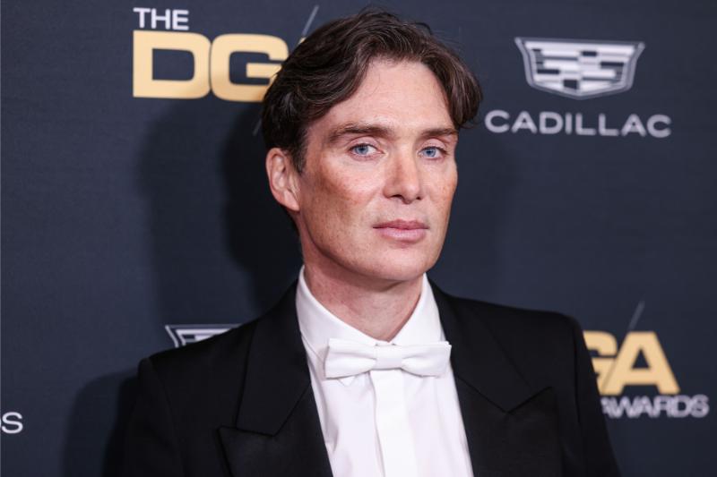 Cillian Murphy’s Minimalist Black Blazer And Turtleneck Combo Is The Ultimate Late-Night Uniform