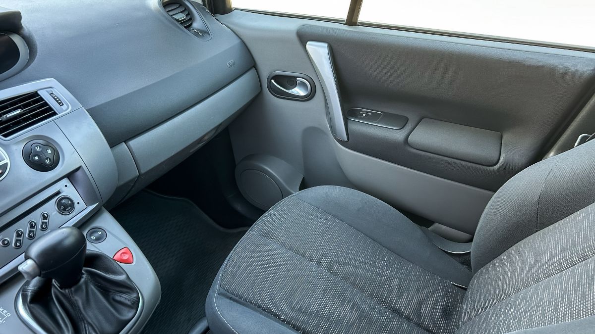 Things You Should Never Store in Your Glove Compartment