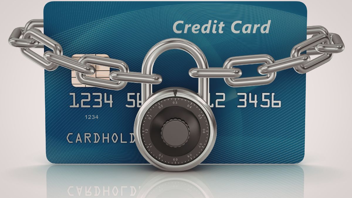 Normal Things You Do That Give Scammers Full Access to Your Credit Cards