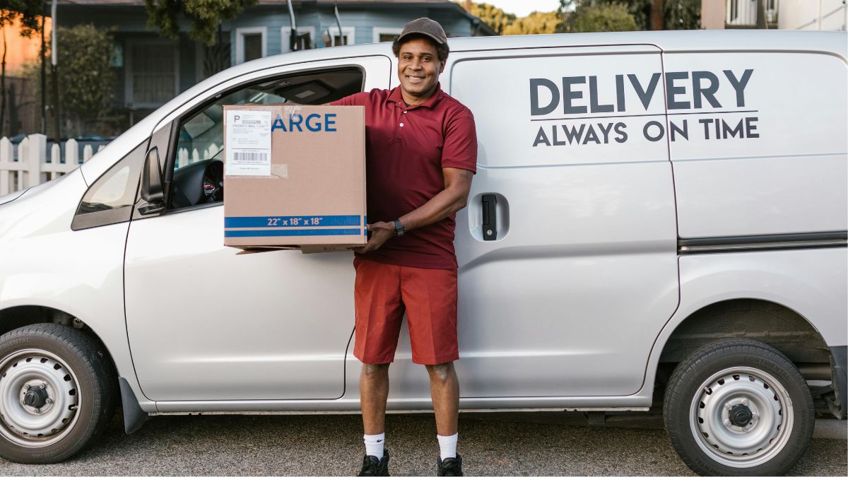 22 Embarrassing Things Delivery Drivers Notice About Your House