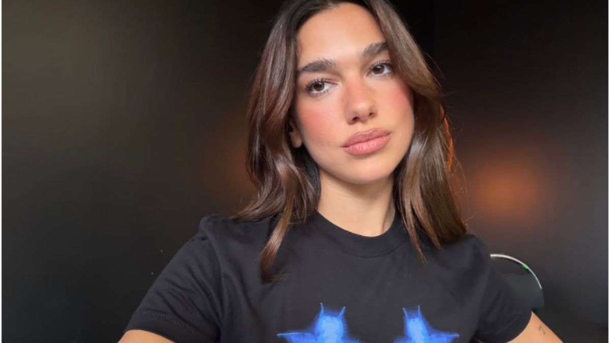 Dua Lipa’s Plunging Blue Mermaid Gown Is Red Carpet Drama Done Right