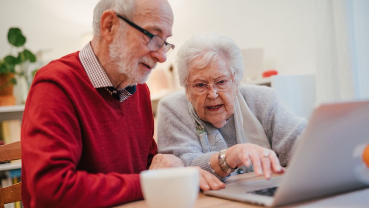 30 Habits of Couples Who Stay Married for 50 Years