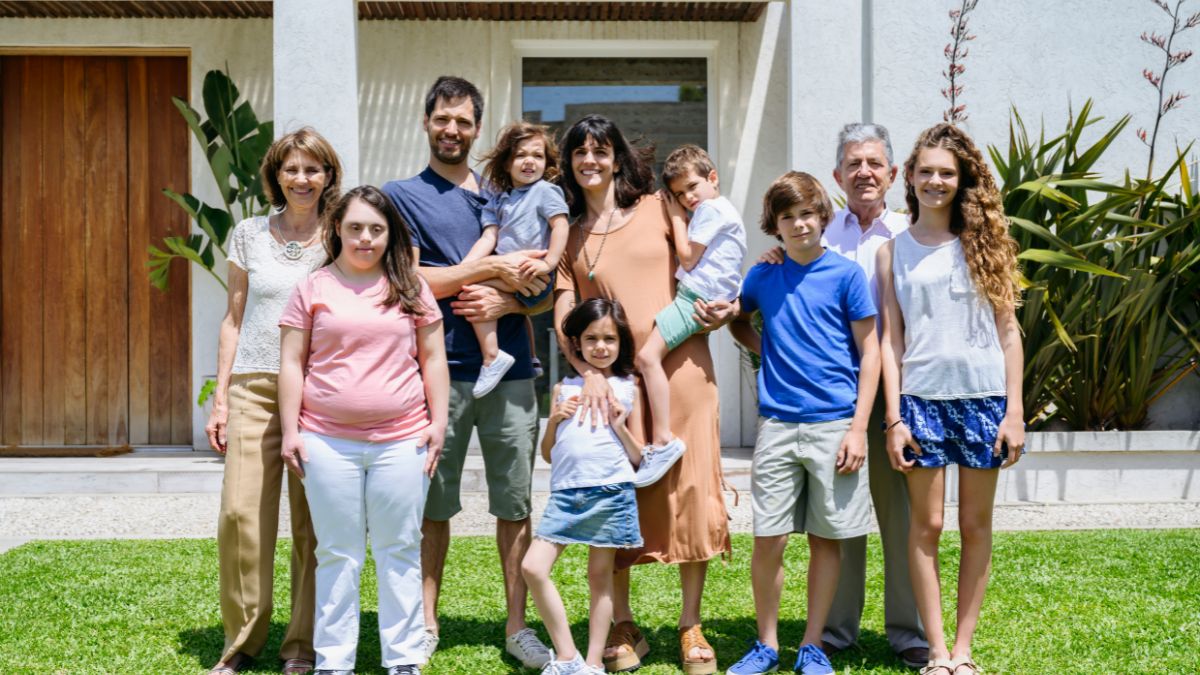 25 Things You Should Never Talk About at a Family Gathering