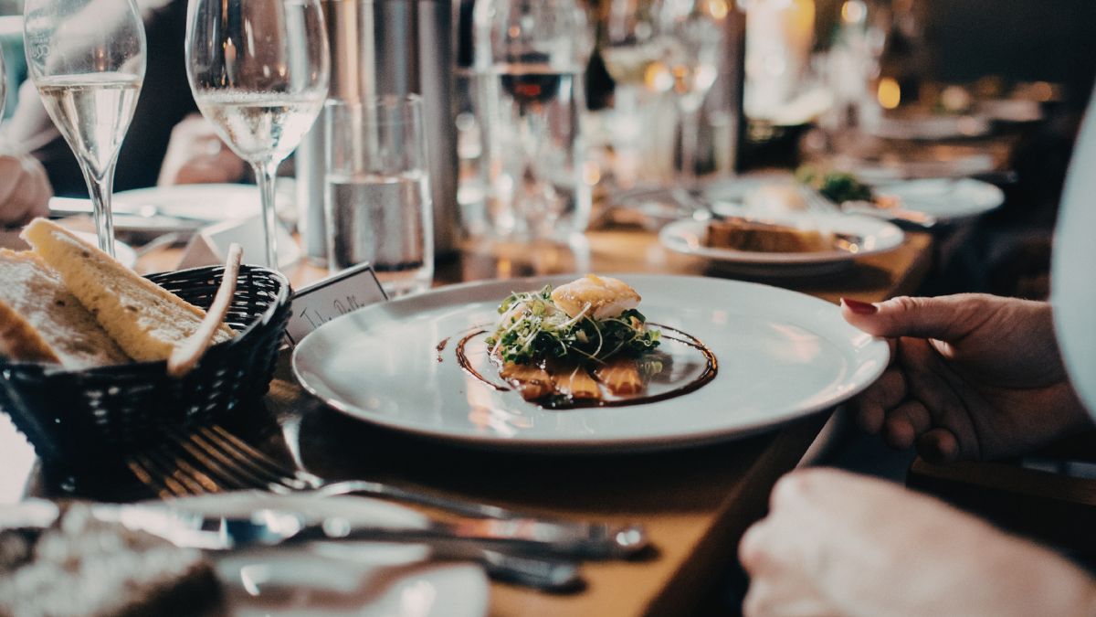 Signs a Fine Dining Restaurant Is Actually a Tourist Trap